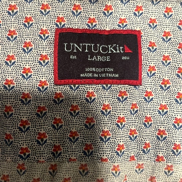 UNTUCKit large button down - Picture 2 of 4